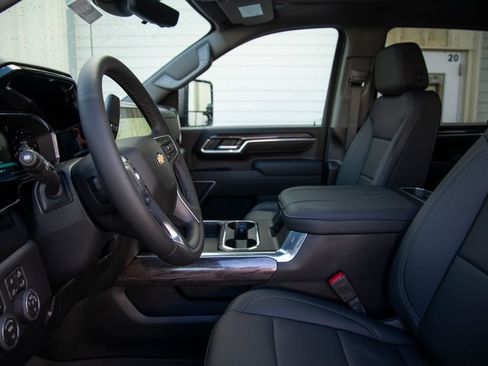 New 2026 Chevrolet Silverado 3500 LTZ w/ LTZ Premium Package AWD/4WD image 13