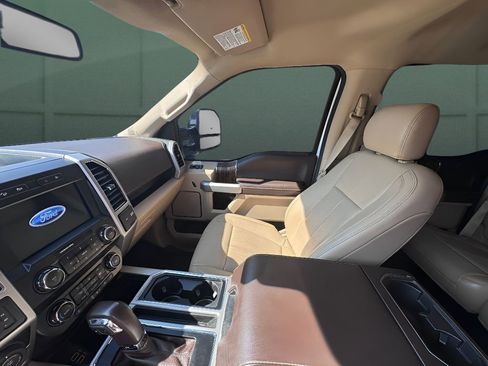 Used 2019 Ford F150 Lariat image 10