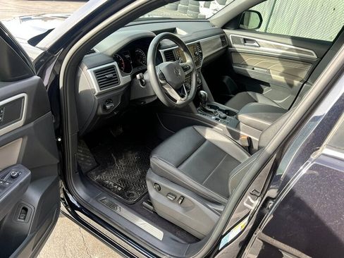 Used 2021 Volkswagen Atlas Cross Sport SE w/ Panoramic Sunroof Package image 17