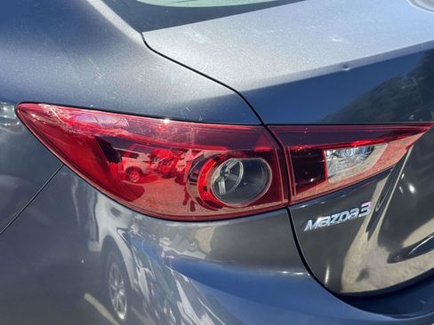 Used 2015 MAZDA MAZDA3 i SV FWD image 7