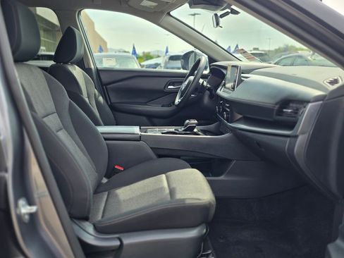 Used 2024 Nissan Rogue SV image 10