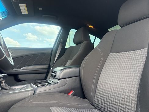 Used 2023 Dodge Charger SXT w/ Blacktop Package image 39