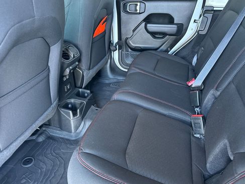 Used 2023 Jeep Wrangler Unlimited Rubicon image 14