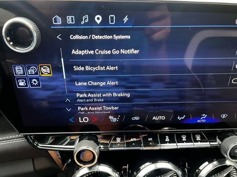 Used 2024 Chevrolet Blazer EV LT AWD/4WD image 36