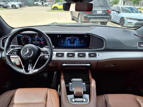 Used 2025 Mercedes-Benz GLS 450 4MATIC image 13