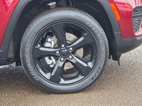 Used 2023 Jeep Grand Cherokee Altitude image 31