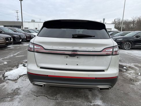 Certified 2022 Lincoln Nautilus Reserve w/ Luxury Package image 4