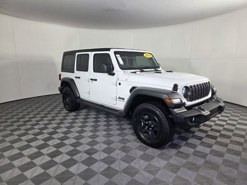 Used 2024 Jeep Wrangler Unlimited Sport AWD/4WD image 2