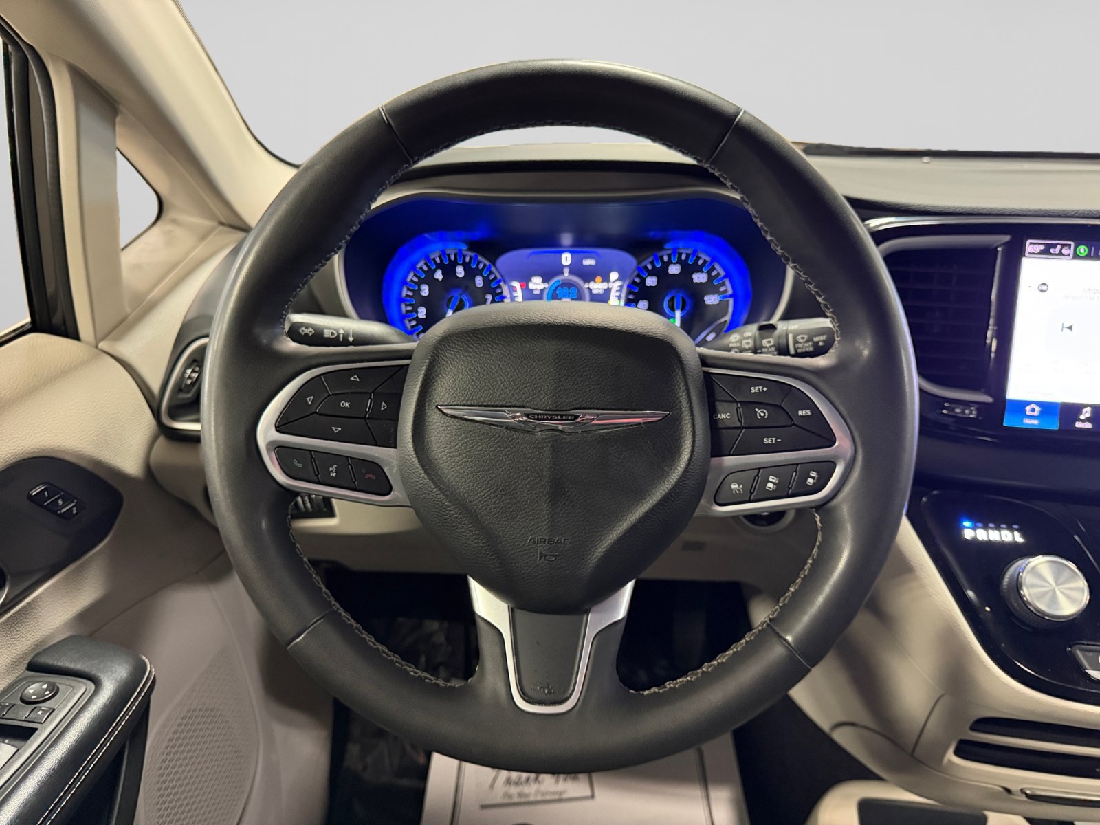 Used 2022 Chrysler Pacifica Touring-L FWD image 18