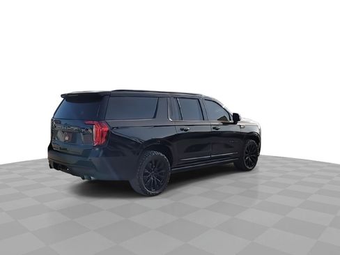 Used 2021 GMC Yukon XL Denali w/ Denali Premium Package image 8