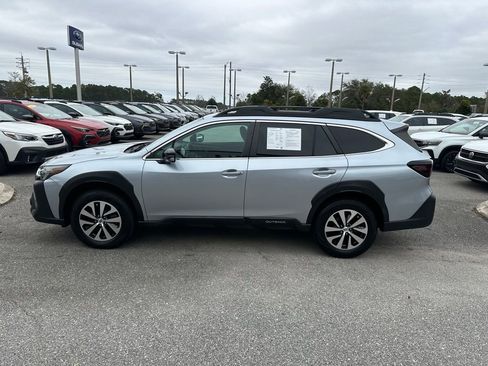 Used 2023 Subaru Outback Premium image 12