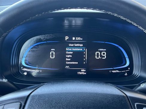 Used 2025 Hyundai Venue SEL image 31