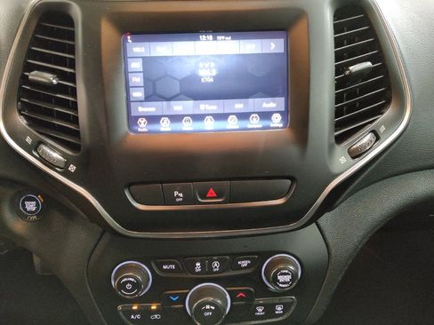 Used 2020 Jeep Cherokee Latitude Plus image 25