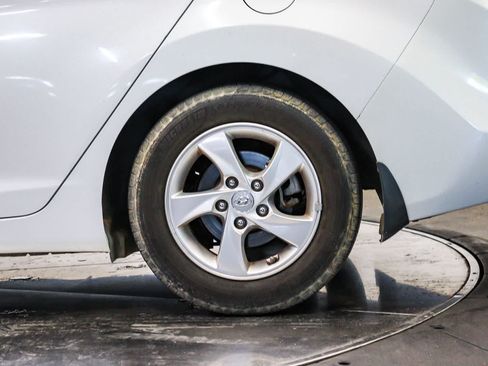 Used 2015 Hyundai Elantra SE FWD image 10