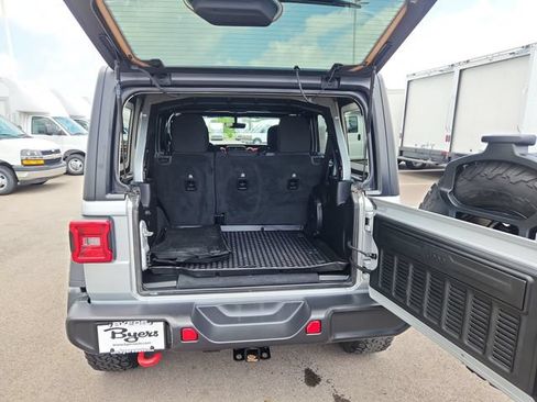 Used 2022 Jeep Wrangler Unlimited Rubicon w/ LED Lighting Group AWD/4WD image 33