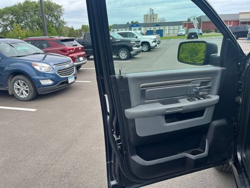 Used 2018 RAM 1500 Classic SLT AWD/4WD image 11
