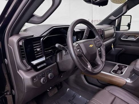 Used 2025 Chevrolet Silverado 2500 High Country w/ Technology Package AWD/4WD image 11