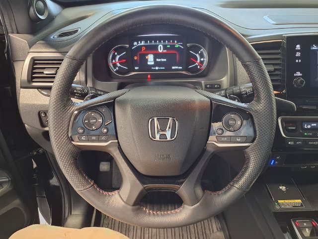 Certified 2025 Honda Passport Black Edition image 8