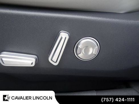 Used 2026 Lincoln Nautilus Premier AWD/4WD image 7