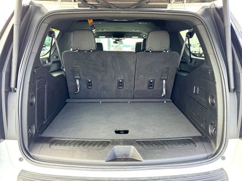 Used 2024 Chevrolet Suburban LT image 8
