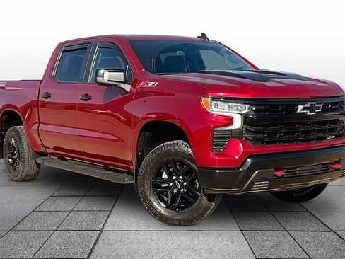 Used 2022 Chevrolet Silverado 1500 LT Trail Boss w/ Convenience Package II image 2