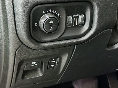 Used 2019 RAM 1500 Laramie image 17