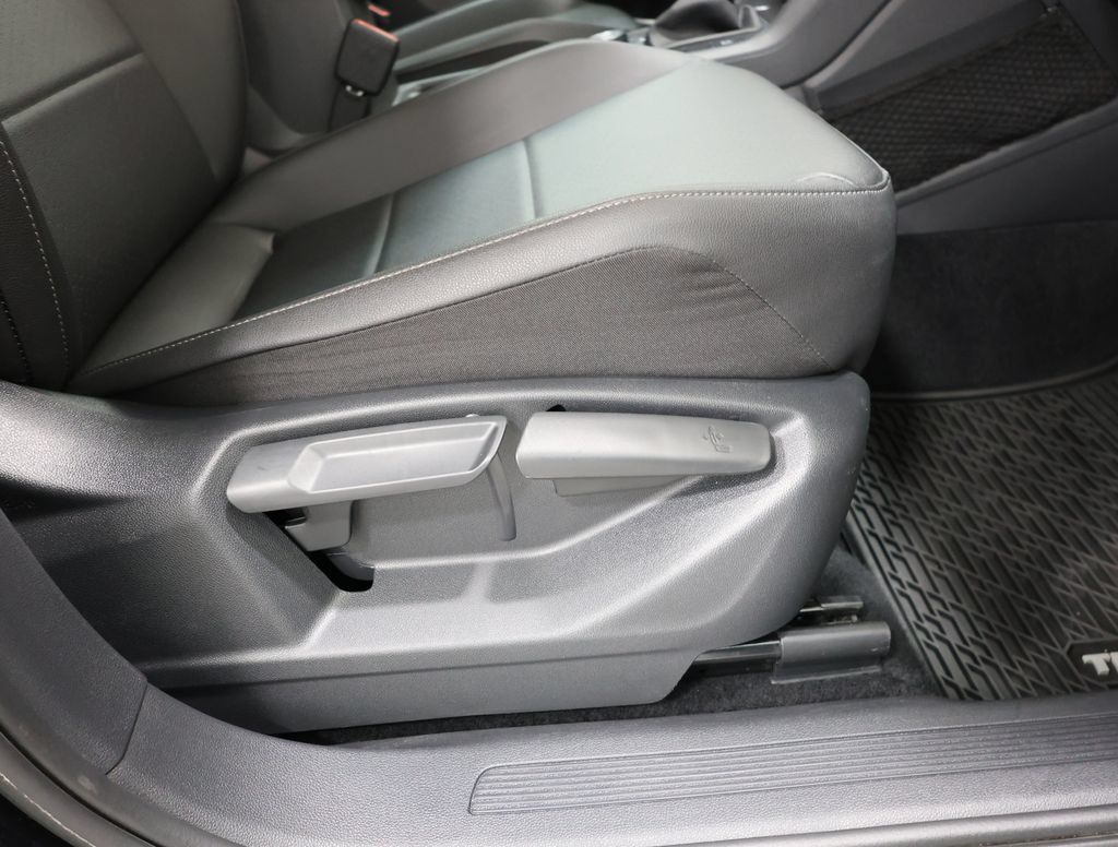 Used 2020 Volkswagen Tiguan SE AWD/4WD image 22