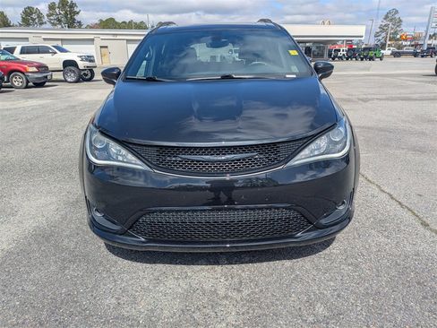 Used 2019 Chrysler Pacifica Limited w/ S Appearance Package image 10