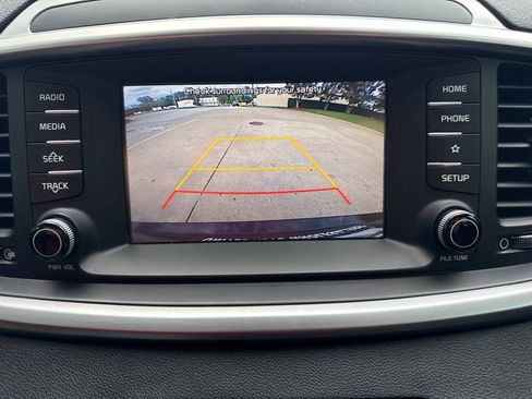 Used 2019 Kia Sorento L FWD image 19