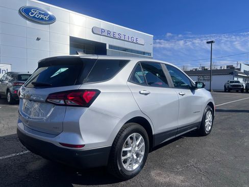 Used 2022 Chevrolet Equinox LS AWD/4WD image 9