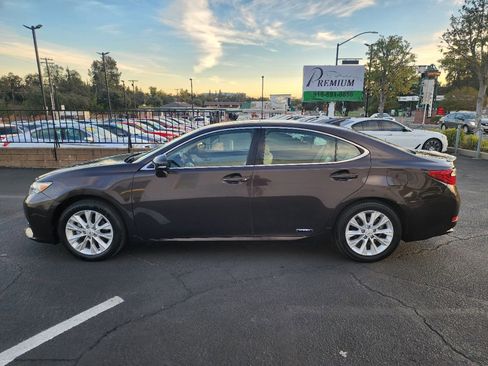 Used 2014 Lexus ES 300h image 2