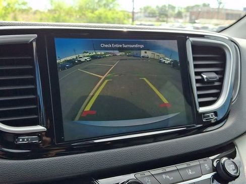 Used 2024 Chrysler Pacifica Touring-L FWD image 17