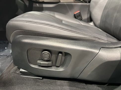 Used 2025 Land Rover Range Rover Evoque S image 19