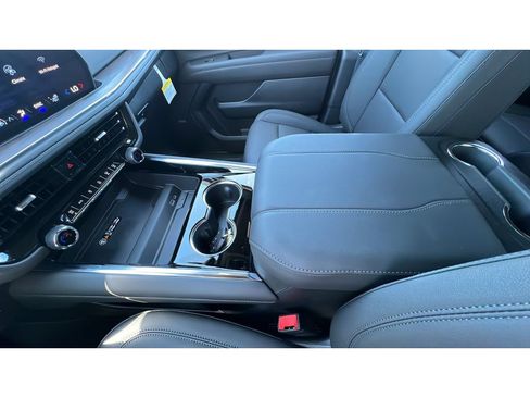 New 2026 Chevrolet Suburban LT w/ Comfort Package AWD/4WD image 20