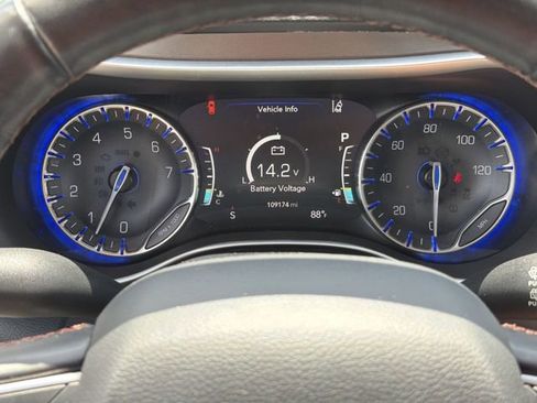 Used 2020 Chrysler Pacifica Touring w/ Advanced Safetytec Group FWD image 22
