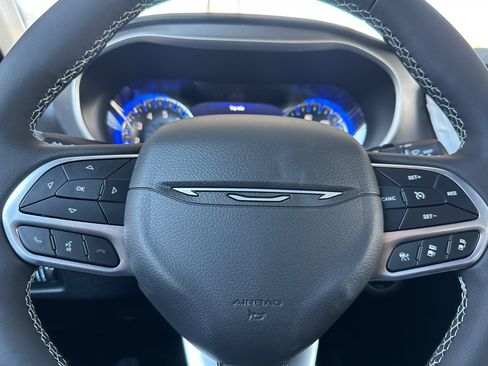 New 2027 Chrysler Pacifica Select FWD image 21