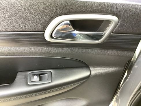 Used 2020 Jeep Grand Cherokee Altitude image 15