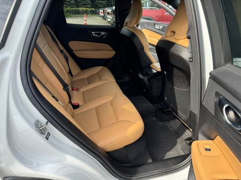 Used 2019 Volvo XC60 T6 Momentum w/ Multimedia Package AWD/4WD image 22