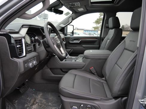 New 2026 GMC Sierra 3500 Denali w/ Denali Reserve Package image 4