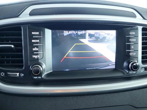 Used 2019 Kia Sorento FWD V6 image 25