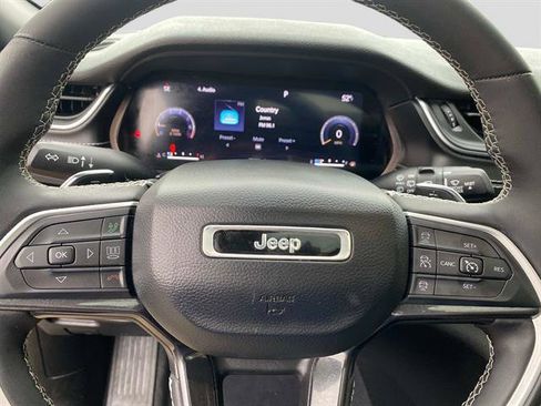 Certified 2023 Jeep Grand Cherokee Altitude image 17