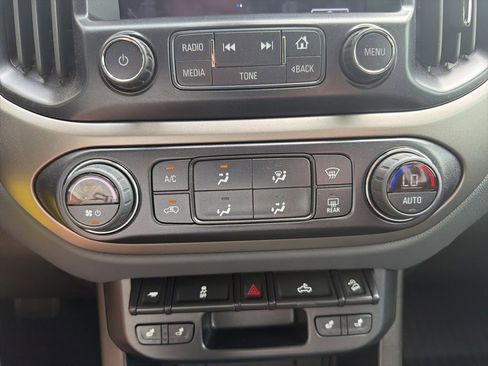 Used 2018 Chevrolet Colorado Z71 AWD/4WD image 40