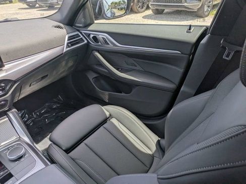 Used 2025 BMW M440i RWD image 19
