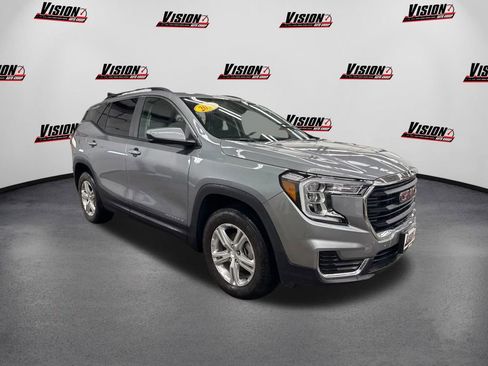 Used 2024 GMC Terrain SLE w/ Driver Convenience Package image 3