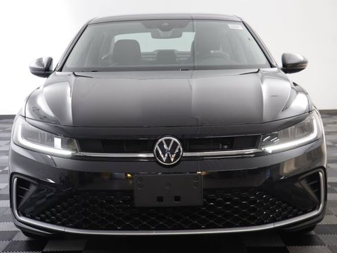 Used 2025 Volkswagen Jetta SE image 19