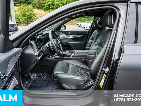 Used 2023 BMW 740i w/ Parking Assistance Package RWD image 19