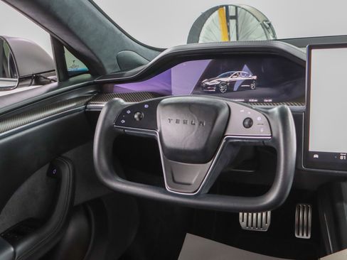 Used 2022 Tesla Model S Plaid image 12