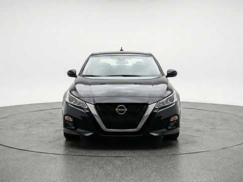 Used 2025 Nissan Altima 2.5 SV FWD image 2