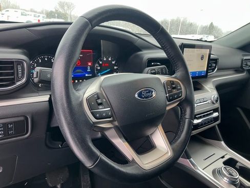 Used 2023 Ford Explorer XLT w/ Equipment Group 202A image 4