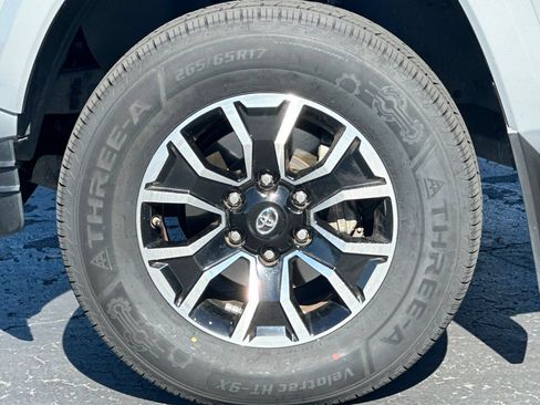 Used 2020 Toyota Tacoma TRD Sport w/ TRD Premium Sport Package AWD/4WD image 44